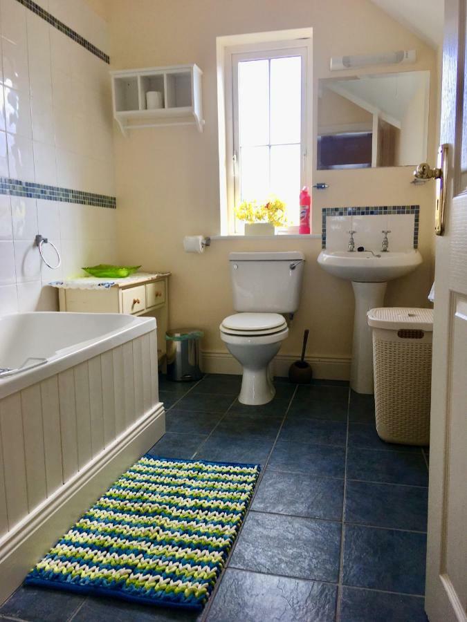 Foxglove House Knights Town Екстер'єр фото