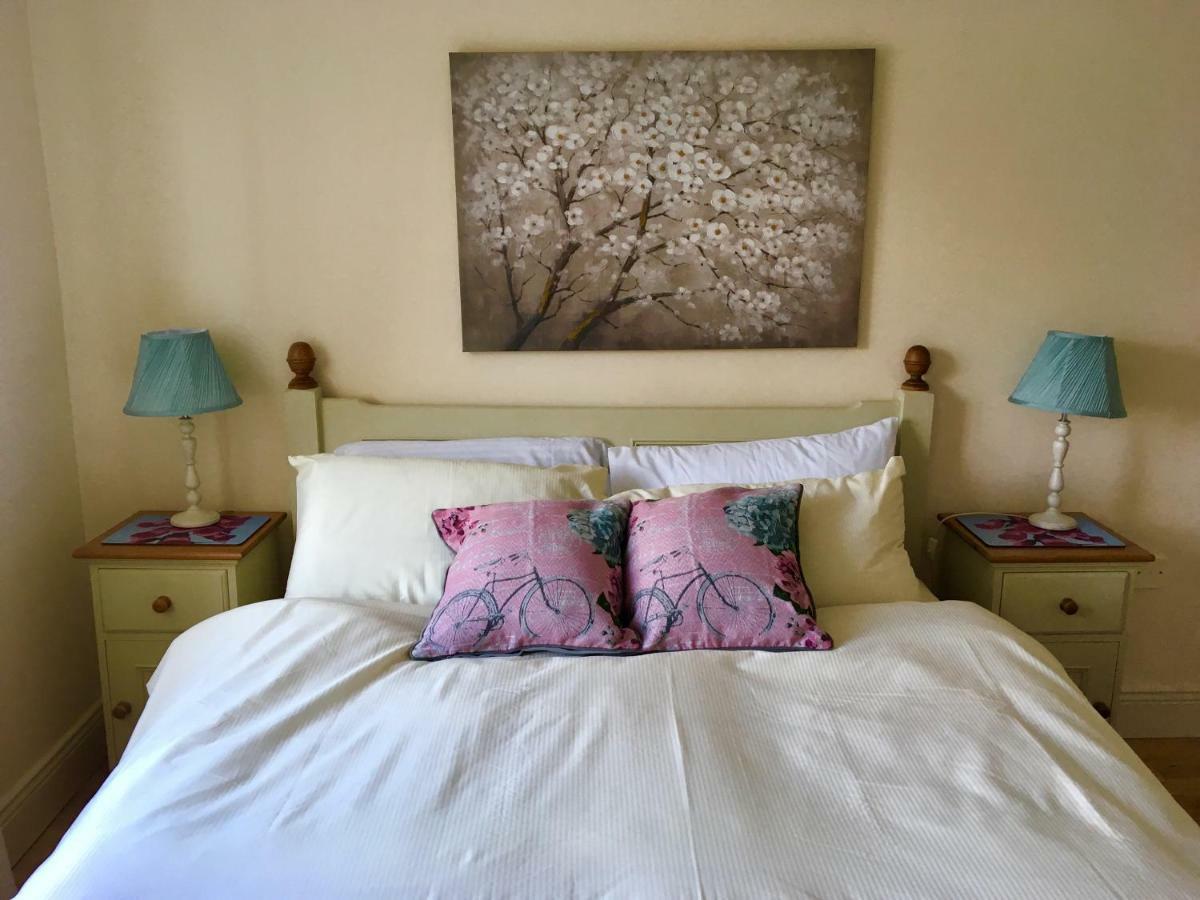 Foxglove House Knights Town Екстер'єр фото