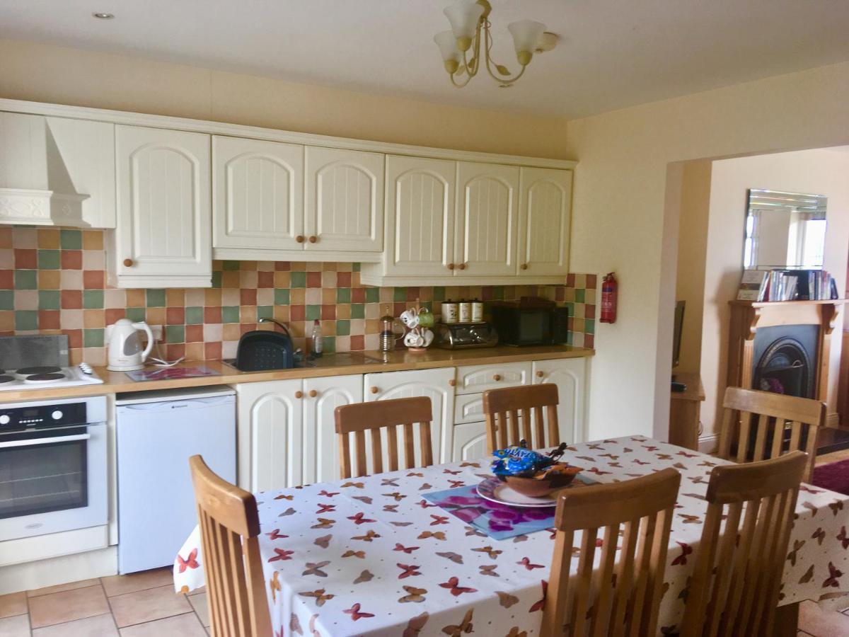 Foxglove House Knights Town Екстер'єр фото